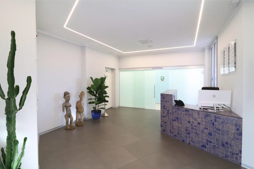 Reception Poliambulatorio Luce Statue 2